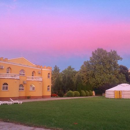 Kastély Panzió Hajdúszoboszló Esterno foto