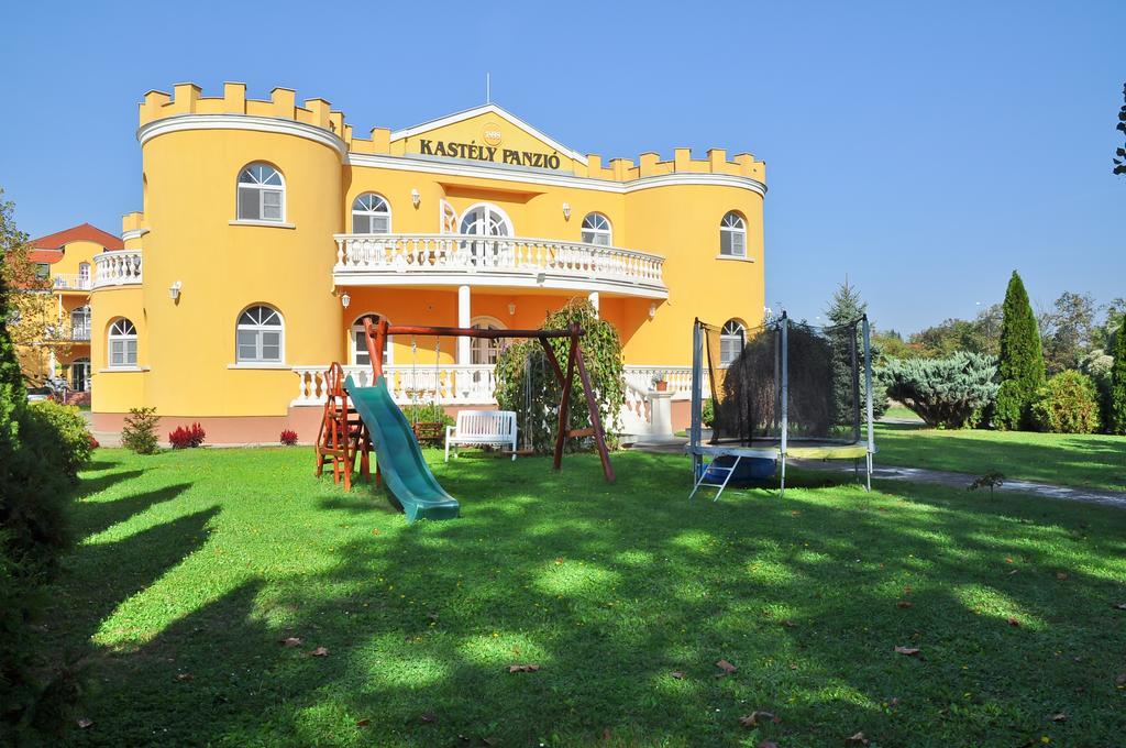 Kastély Panzió Hajdúszoboszló Esterno foto