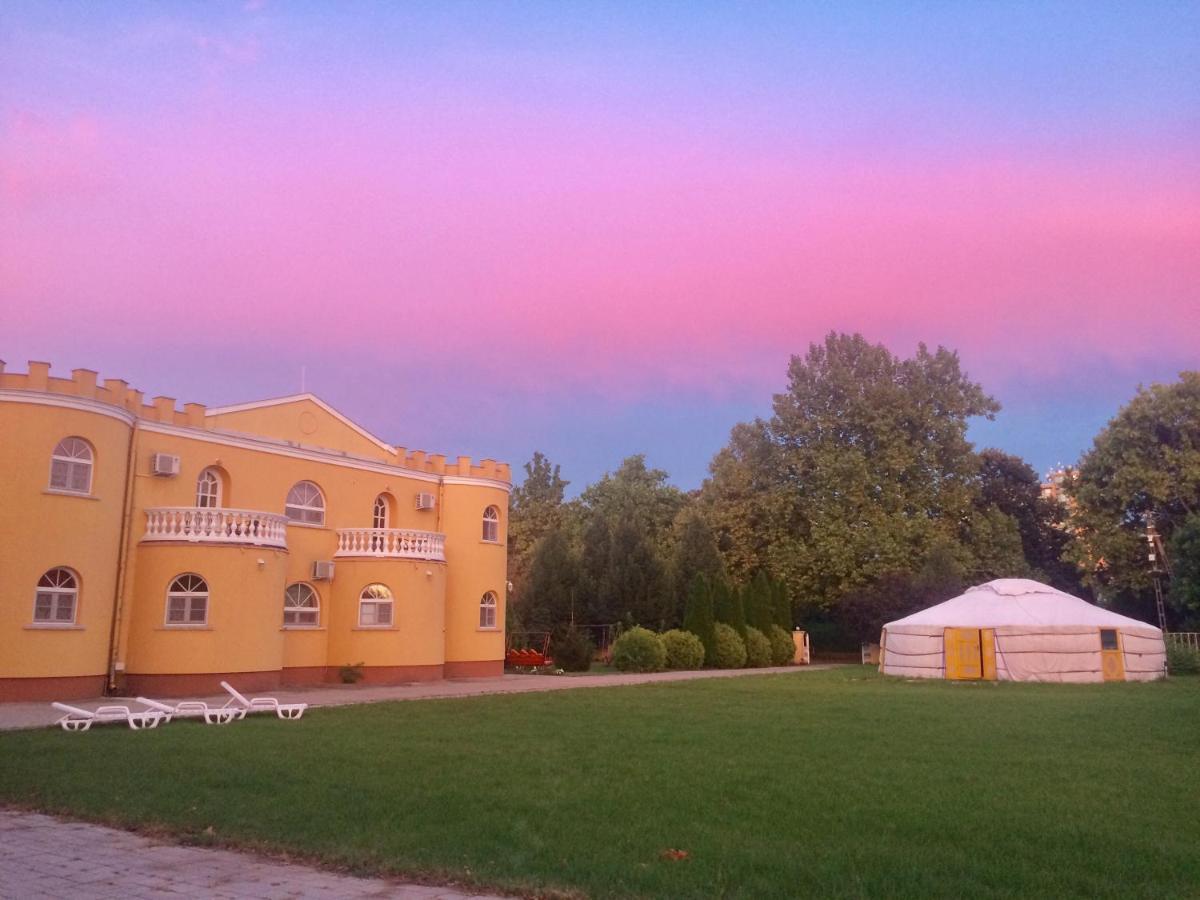 Kastély Panzió Hajdúszoboszló Esterno foto