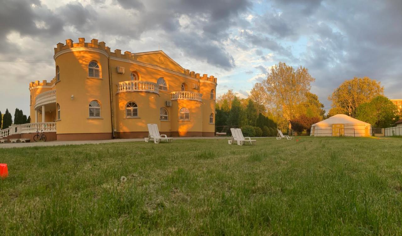 Kastély Panzió Hajdúszoboszló Esterno foto
