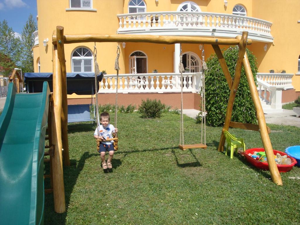 Kastély Panzió Hajdúszoboszló Esterno foto
