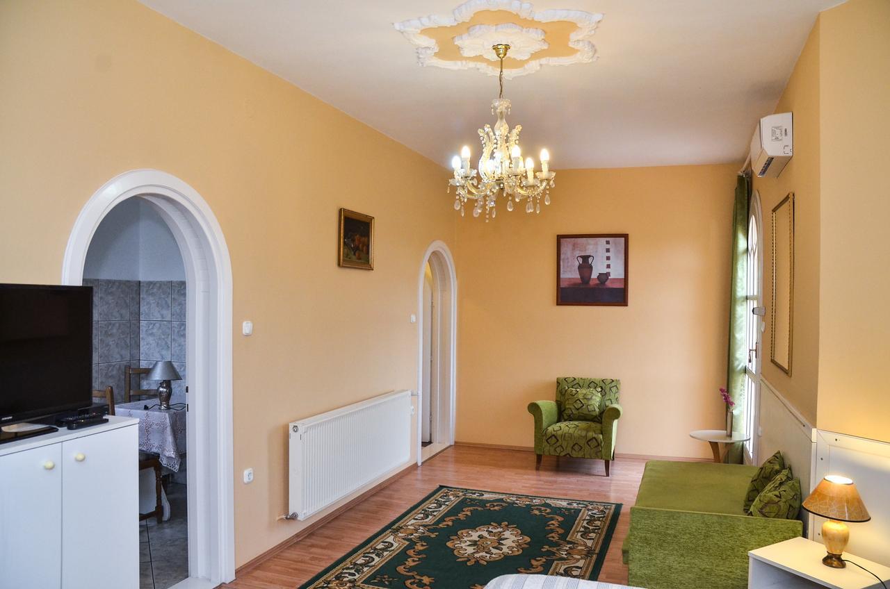 Kastély Panzió Hajdúszoboszló Esterno foto