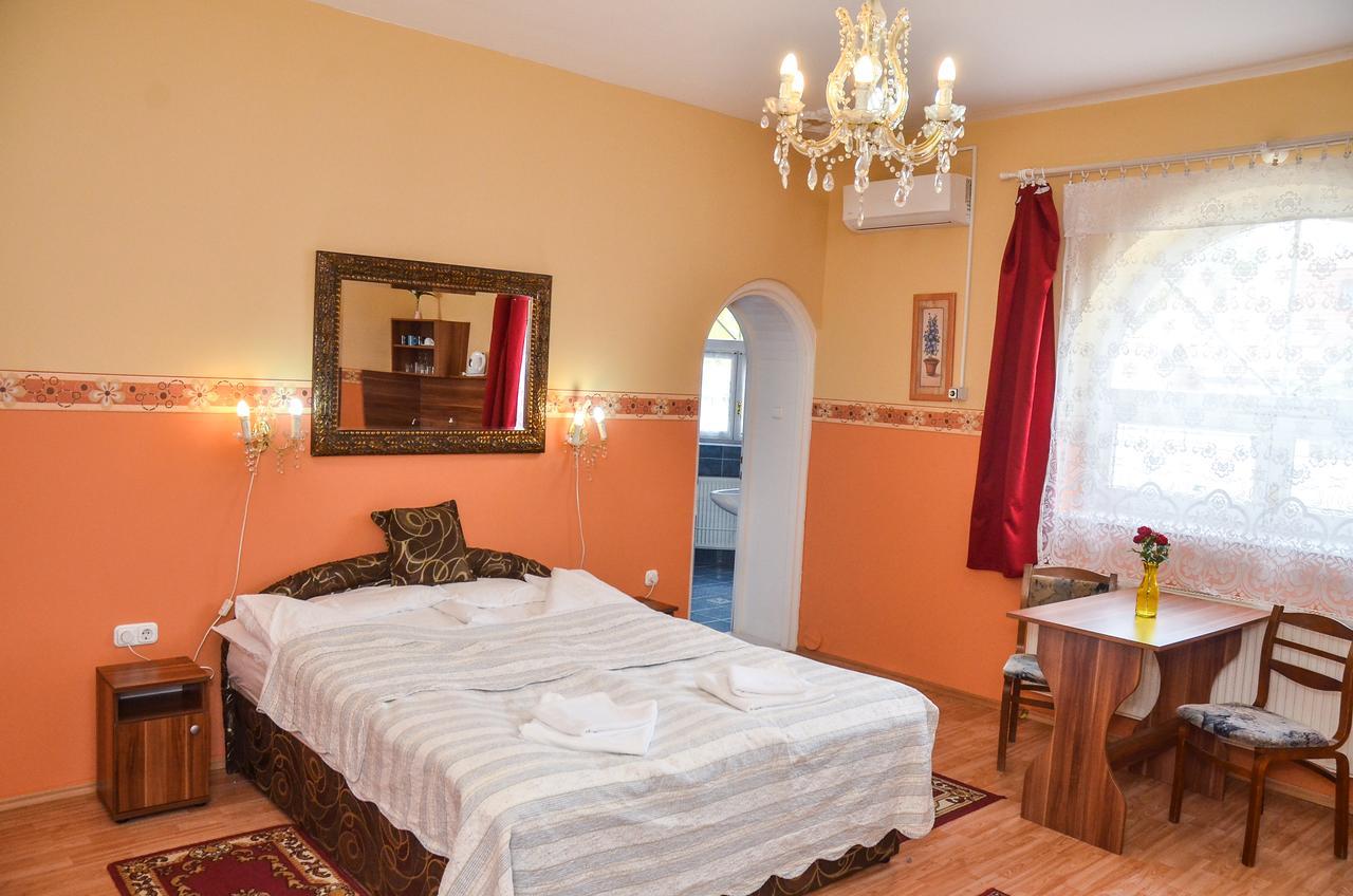 Kastély Panzió Hajdúszoboszló Esterno foto